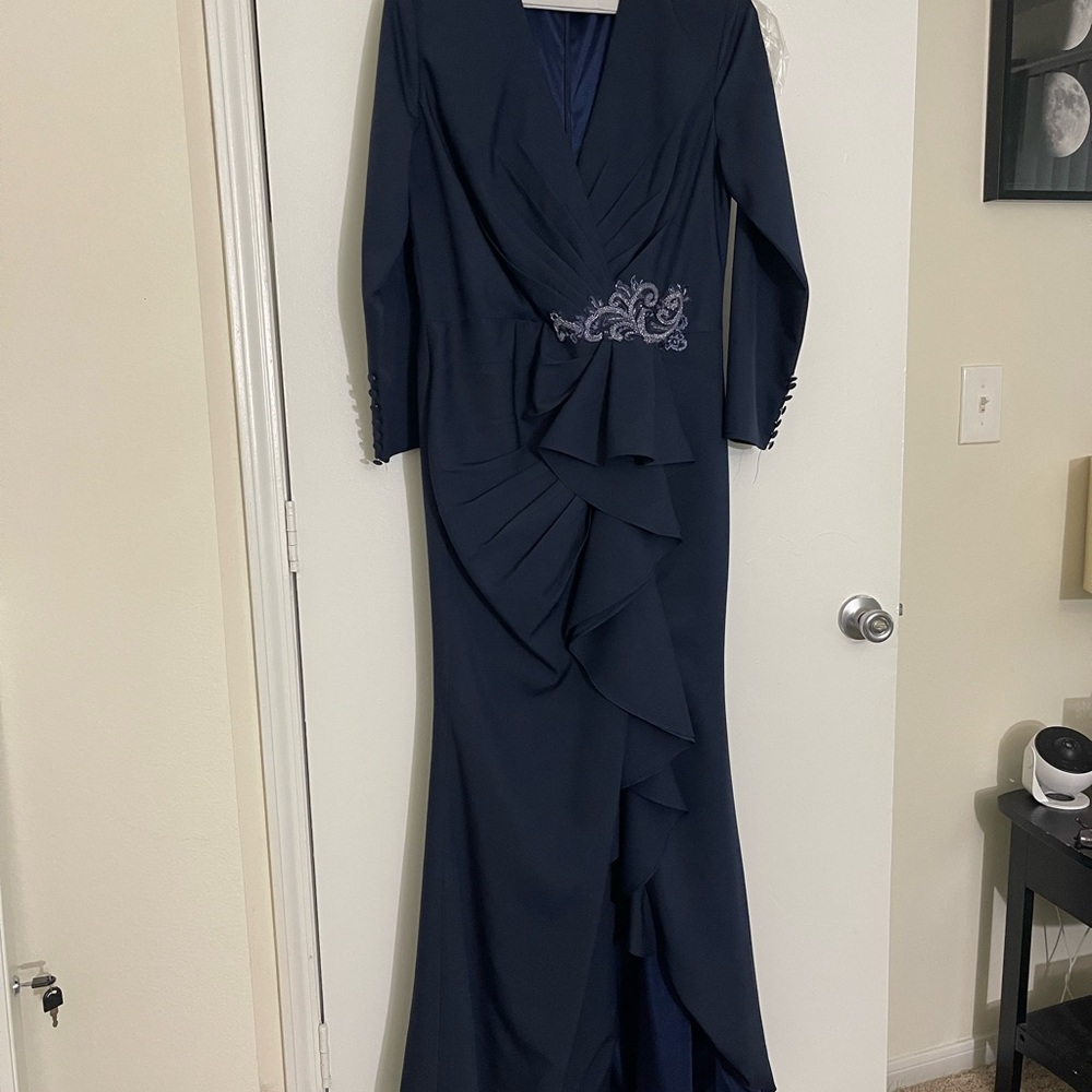Elegant Navy Blue Evening Gown